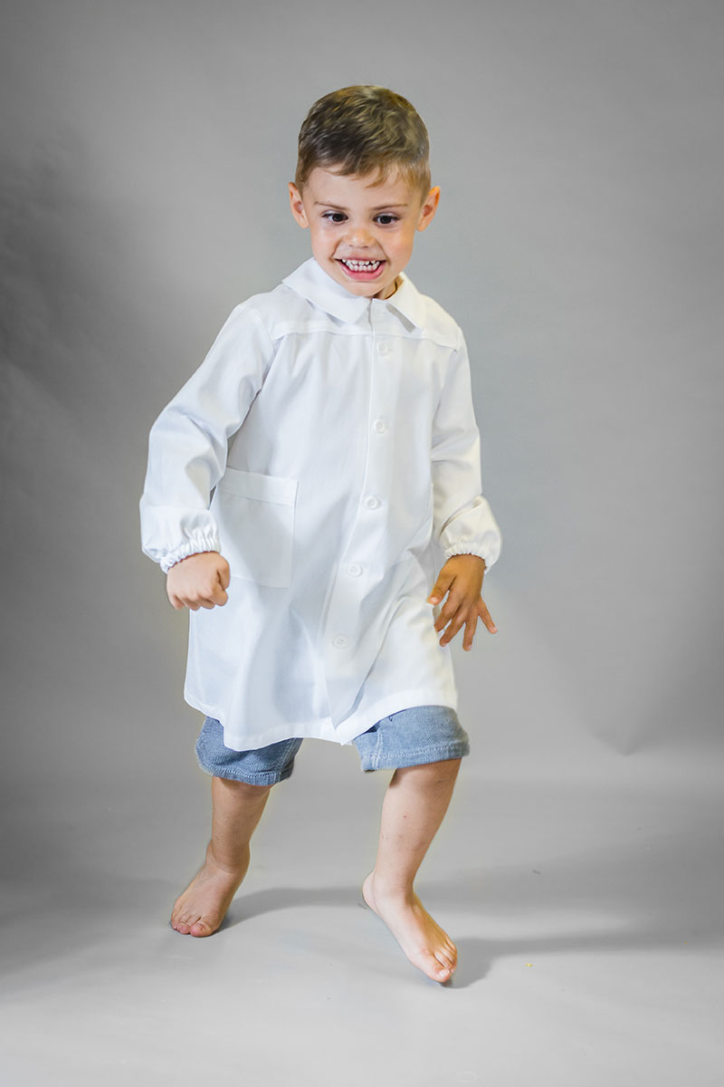 Tristan-grembiule-scuola-materna-tinta-unita-oxford-azzurro-particolare01